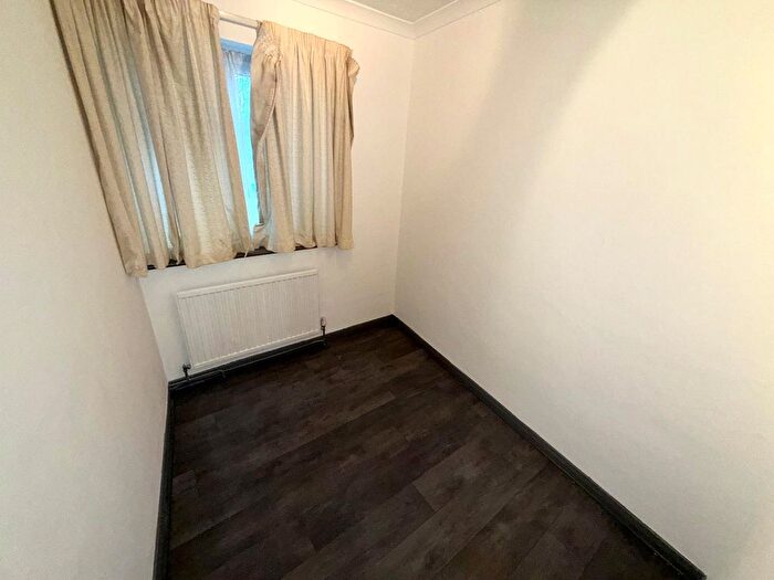 3 Bedroom Flat To Rent In Farnham Road, Slough, SL2