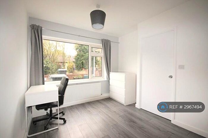 4 Bedroom Flat To Rent In Colton Gardens, London, N17