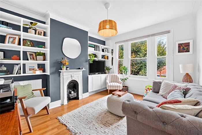 3 Bedroom Flat For Sale In Chewton Road, Walthamstow, London, E17