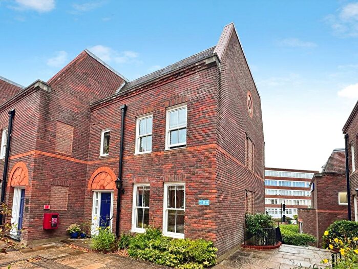Property For Sale In Oxford Road, Aylesbury, Buckinghamshire, HP19