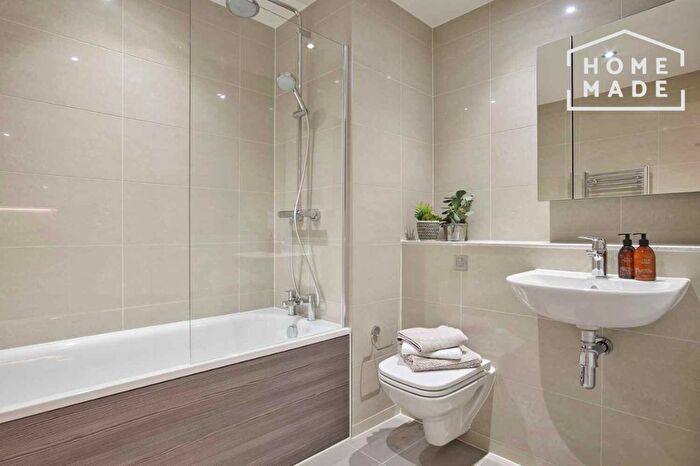 1 Bedroom Flat To Rent In Wellington Park Way, Leeds, LS1