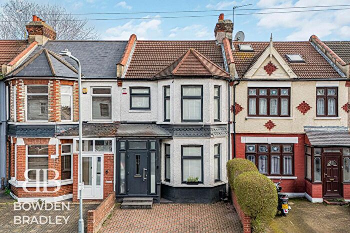 3 Bedroom Terraced House For Sale In Betchworth Road, Seven Kings, IG3