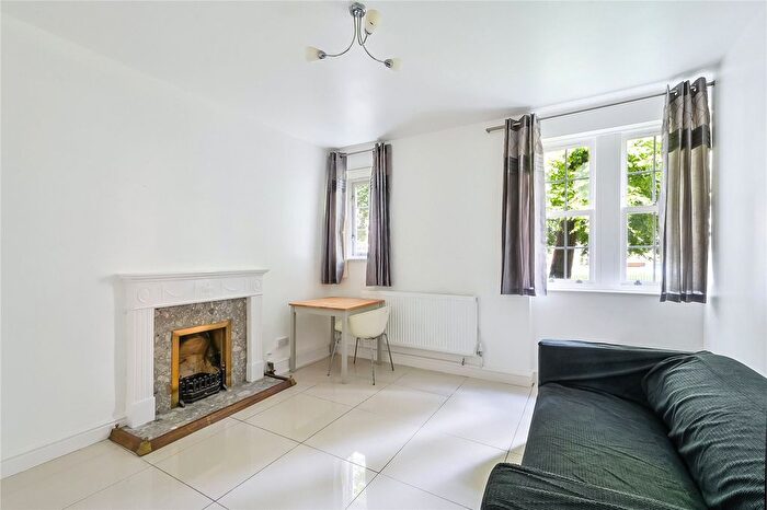 2 Bedroom Flat To Rent In Churchway, London, NW1