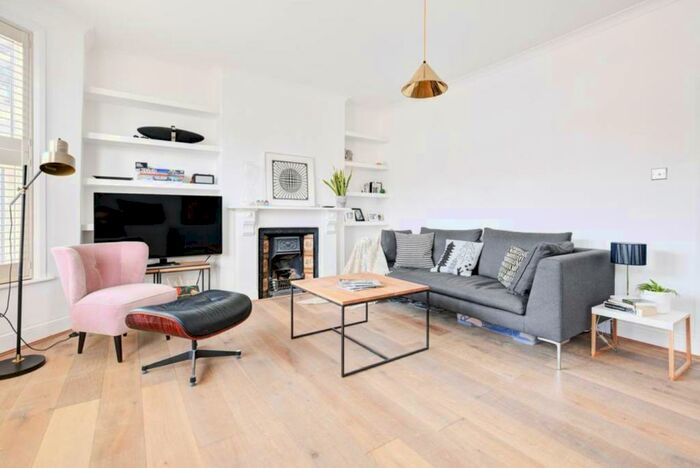 2 Bedroom Apartment To Rent In Dagmar Gardens, Kensal Rise, London, NW10