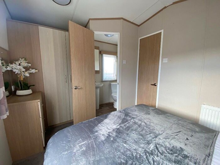 2 Bedroom Caravan For Sale In Wood Park, SA70
