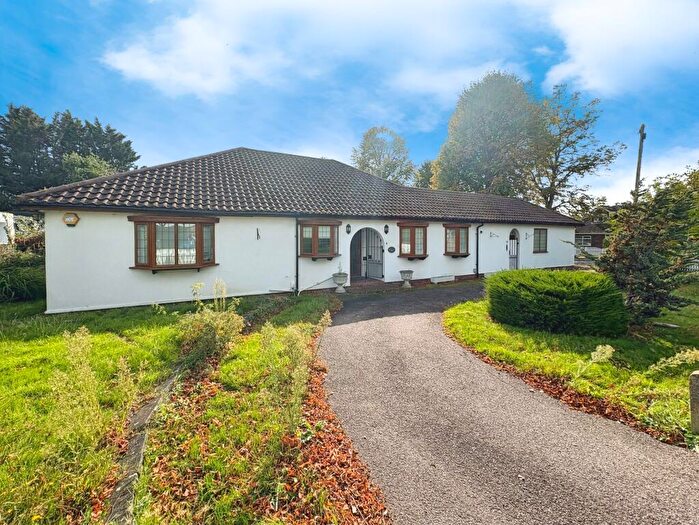 3 Bedroom Bungalow To Rent In Western Road, Nazeing, Waltham Abbey, EN9