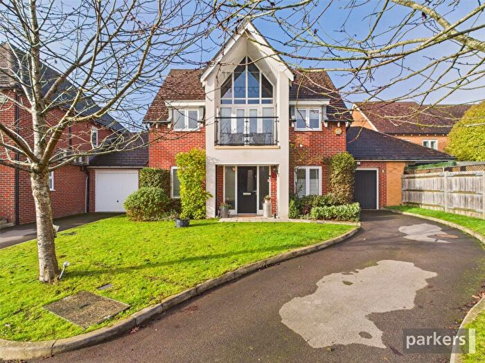 4 Bedroom Detached House For Sale In Bluebell Crescent, Woodley, Reading, Berkshire, RG5