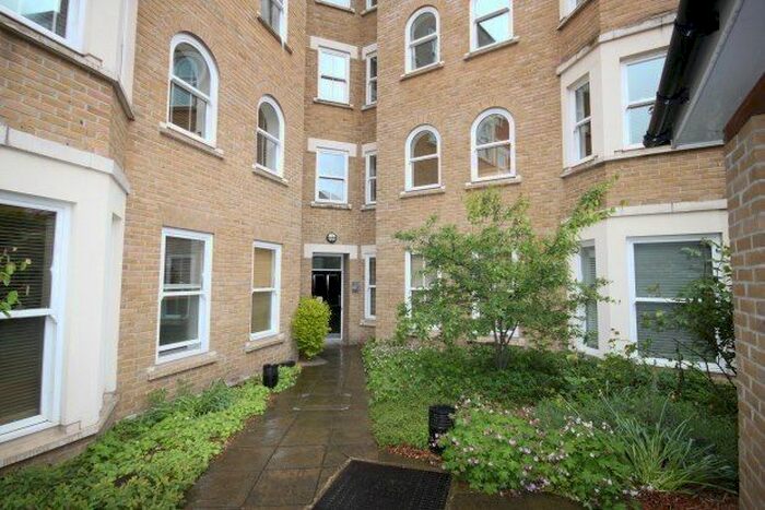 2 Bedroom Flat To Rent In Wendle Square, London, SW11