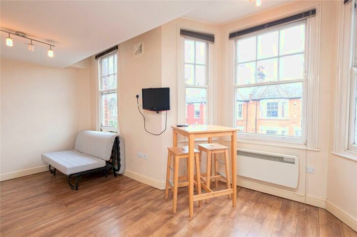 Apartment To Rent In Widdenham Road, Holloway, London, N7