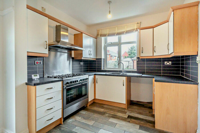 3 Bedroom Semi-Detached House To Rent In Clifton Crescent, Wheatley Hills, DN2