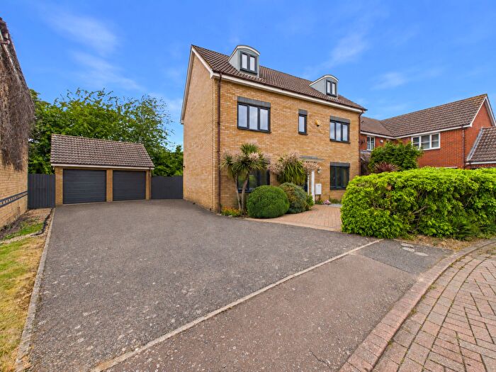 6 Bedroom Detached House For Sale In Faraday Close, Yaxley, PE7