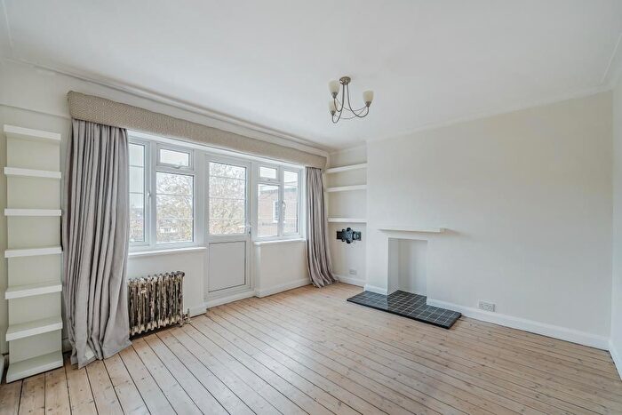 1 Bedroom Flat To Rent In Sheen Court, Richmond, TW10