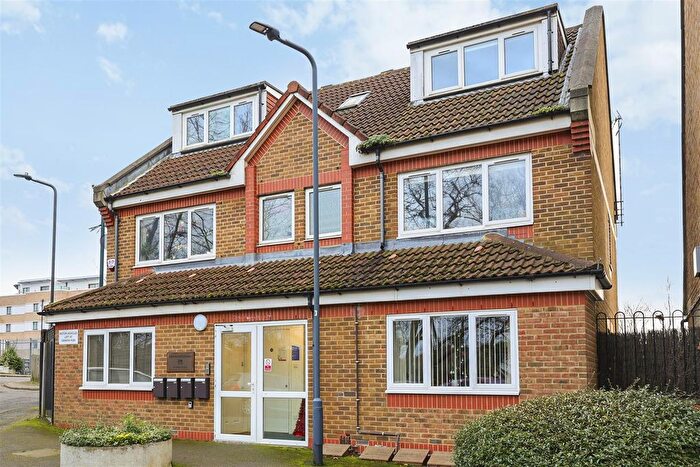 1 Bedroom Flat For Sale In Griffin Close, London, NW10