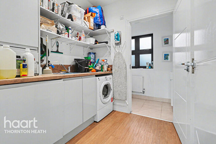 3 Bedroom End Of Terrace House For Sale In Zion Place, Thornton Heath, CR7