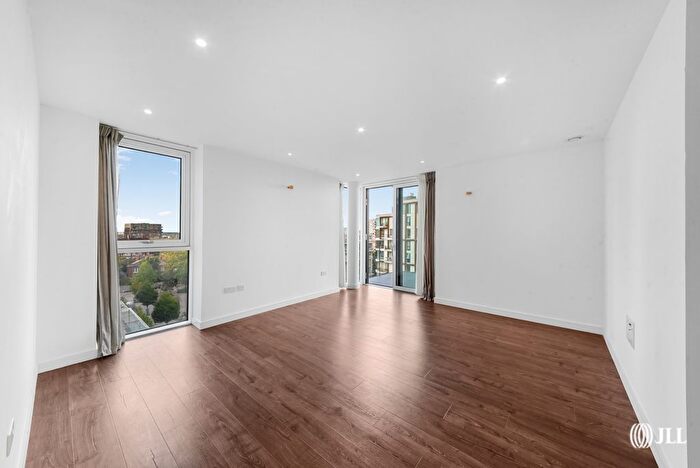 2 Bedroom Flat To Rent In Coster Avenue, London, N4