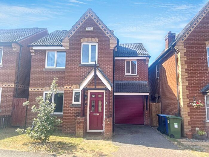 3 Bedroom Detached House For Sale In Hanover Drive, Brackley, Northamptonshire, NN13