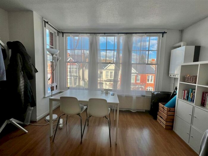 1 Bedroom Flat To Rent In Woodland Rise, London, N10