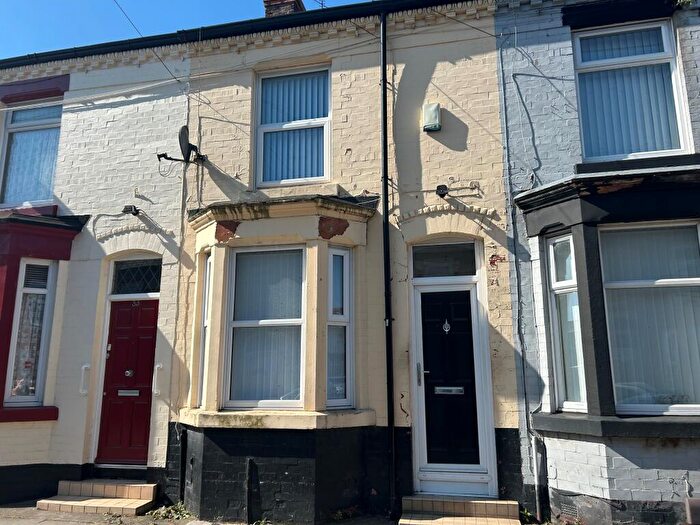 2 Bedroom House To Rent In Parton Street, L6