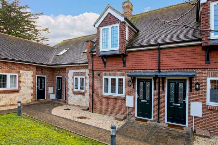 3 Bedroom House To Rent In Tudor Gardens, Worthing, BN11