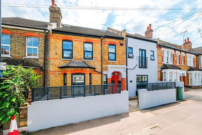 1 Bedroom Flat To Rent In Spruce Hills Road, Walthamstow, E17