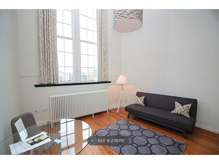 Studio To Rent In Mcdonald Road, Edinburgh, EH7