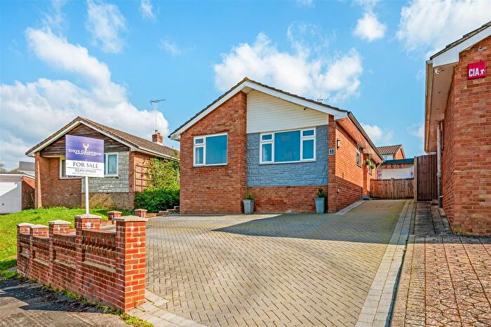 3 Bedroom Detached Bungalow For Sale In Ha'penny Dell, Purbrook, PO7