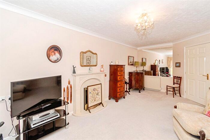 1 Bedroom Apartment For Sale In Aire Valley Court, Bingley, BD16