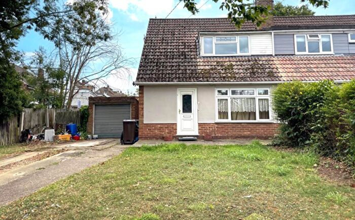 3 Bedroom Semi-Detached House For Sale In Carton Road, Higham, Rochester, ME3
