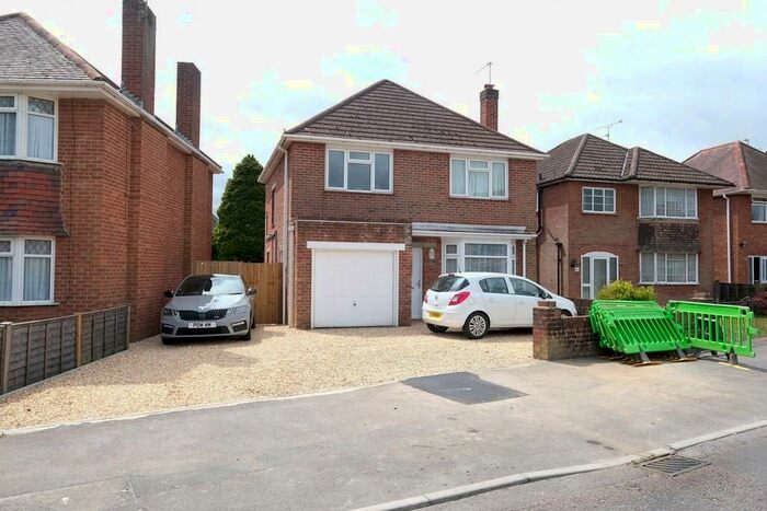 3 Bedroom Detached House To Rent In Rushington Avenue, SO40