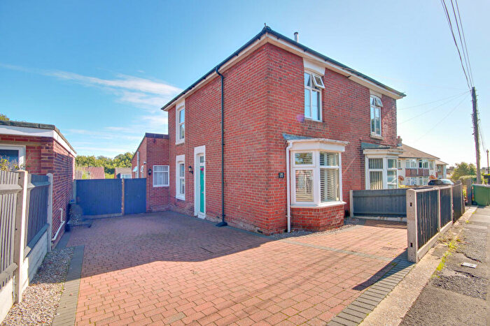 2 Bedroom Semi-Detached House For Sale In Guide Price £, -£, ! Sholing! Wow Factor Garden!, SO19