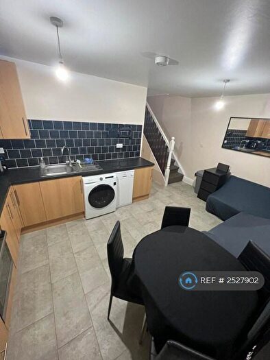 4 Bedroom Flat To Rent In Wren House, London, E3