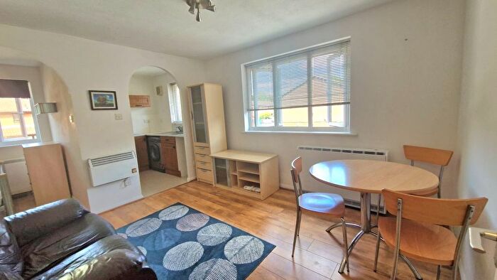 1 Bedroom Flat To Rent In Greenside Close, Whetstone, N20