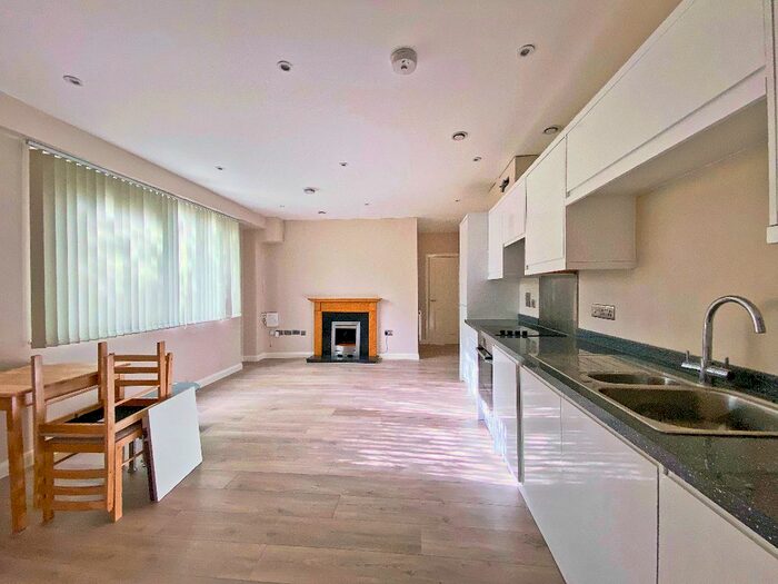 2 Bedroom Flat To Rent In High Street, Camberley, GU15