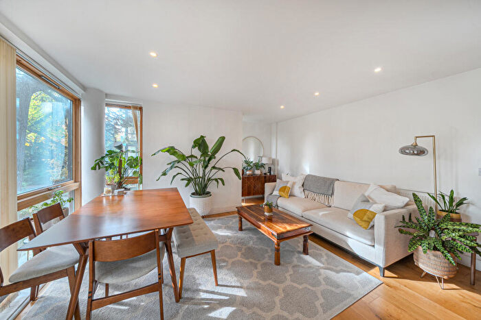 2 Bedroom Flat For Sale In Hornsey Lane, London, N6