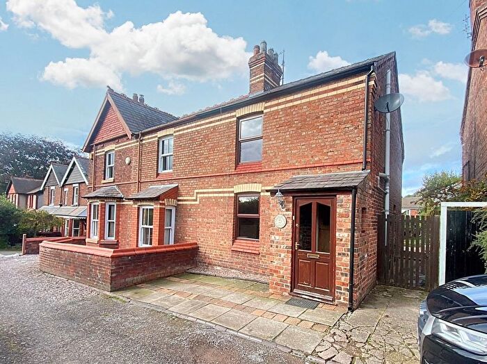 3 Bedroom Semi Detached House To Rent In Alvanley Drive, Frodsham, WA6