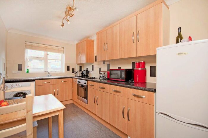 1 Bedroom Flat To Rent In Cadet Drive, Bermondsey, London, SE1