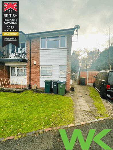 2 Bedroom Maisonette For Sale In Manorford Avenue, West Bromwich, B71