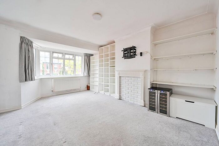 2 Bedroom Flat To Rent In Twyford Avenue, Acton, London, W3