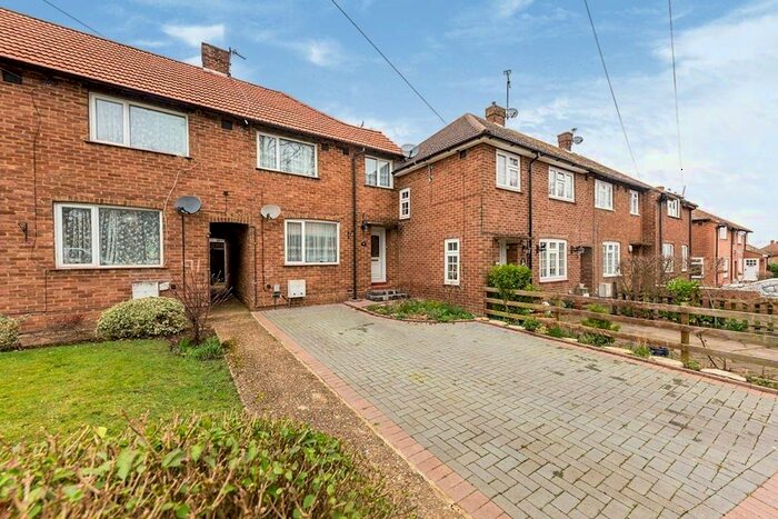 3 Bedroom Detached House To Rent In Hall Mead, Letchworth Garden City, Hertfordshire, SG6