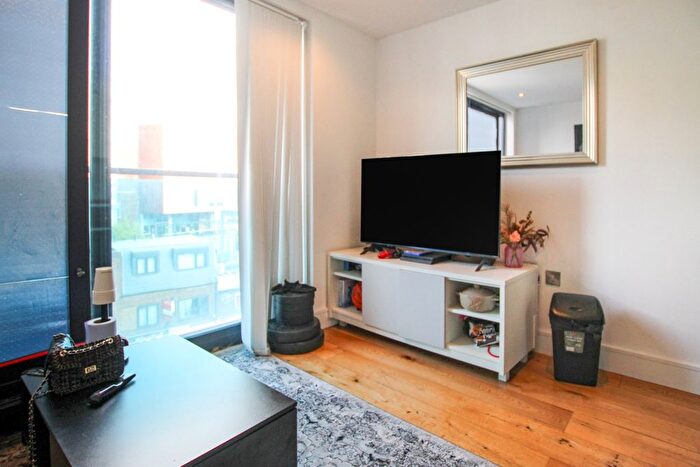 1 Bedroom Flat For Sale In Trident House, Hayes, UB3