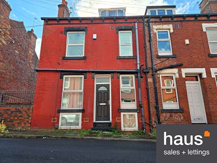 3 Bedroom End Of Terrace House For Sale In Harold View, Hyde Park, Leeds, LS6