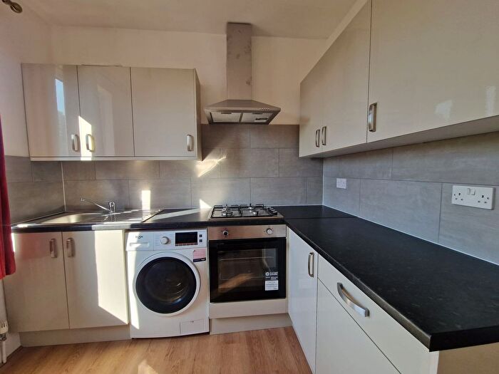 2 Bedroom Flat To Rent In Chatsworth Crescent, Hounslow, TW3