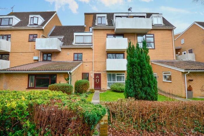 3 Bedroom Maisonette To Rent In Freshwater House, Frogmore, Fareham, Hampshire PO14