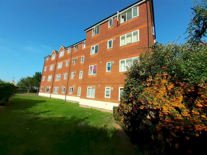 1 Bedroom Flat To Rent In Harlinger Street, London, SE18