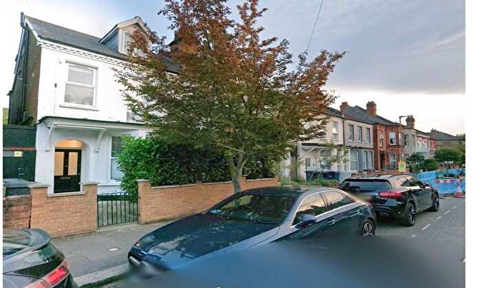 3 Bedroom Maisonette To Rent In Yew Grove, London, NW2