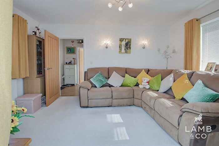 2 Bedroom Chalet For Sale In Rose Gardens, Harwich, CO12