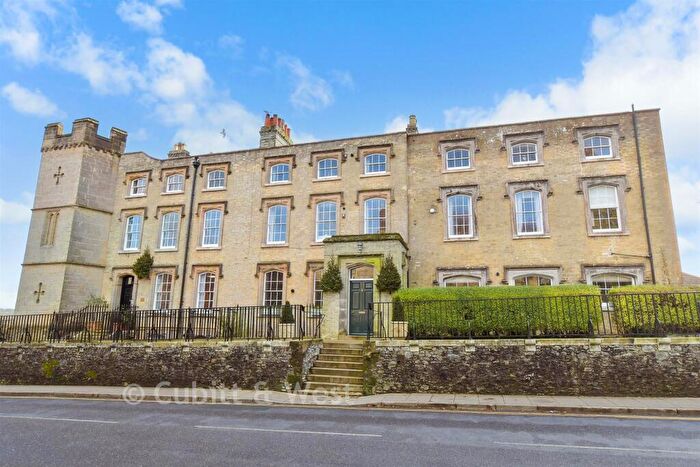 2 Bedroom Apartment For Sale In London Road, Arundel, West Sussex, BN18