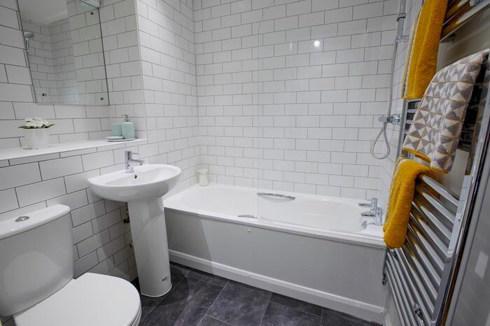 2 Bedroom Flat To Rent In Cross Heath Grove, Leeds, LS11