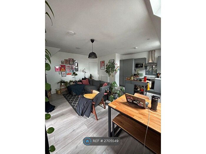 2 Bedroom Flat To Rent In South Drive, Coulsdon, CR5