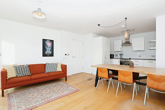 1 Bedroom Flat For Sale In Glengall Road, London, SE15